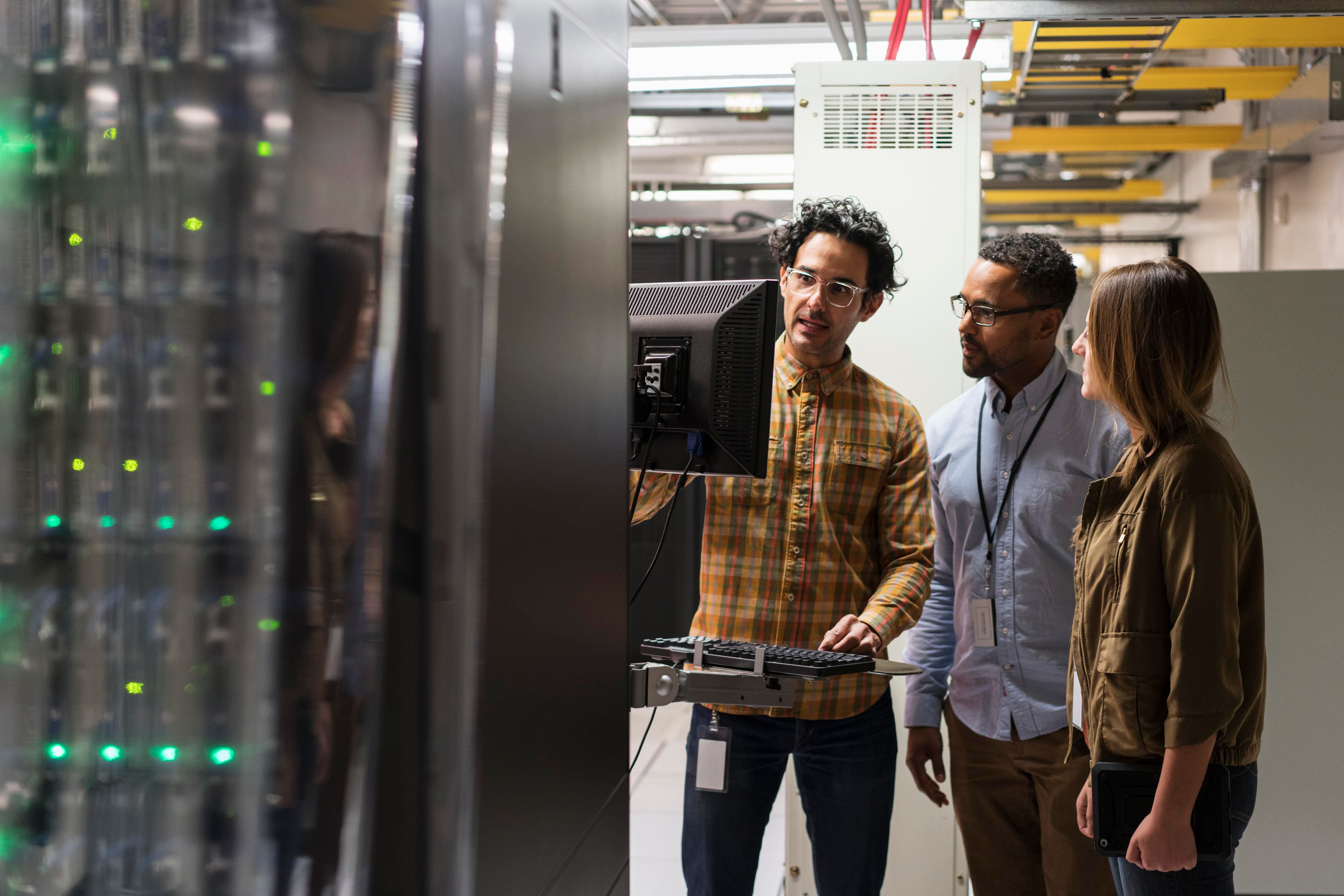IT professionals monitoring servers and data backups in a data center, representing the expert backup management services offered to ensure backup effectiveness and reliability for data protection and recovery